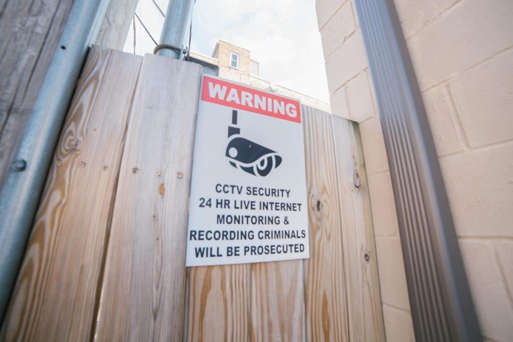 Вилла Chicago Mid-Century Gem Steps From United Center Экстерьер фото