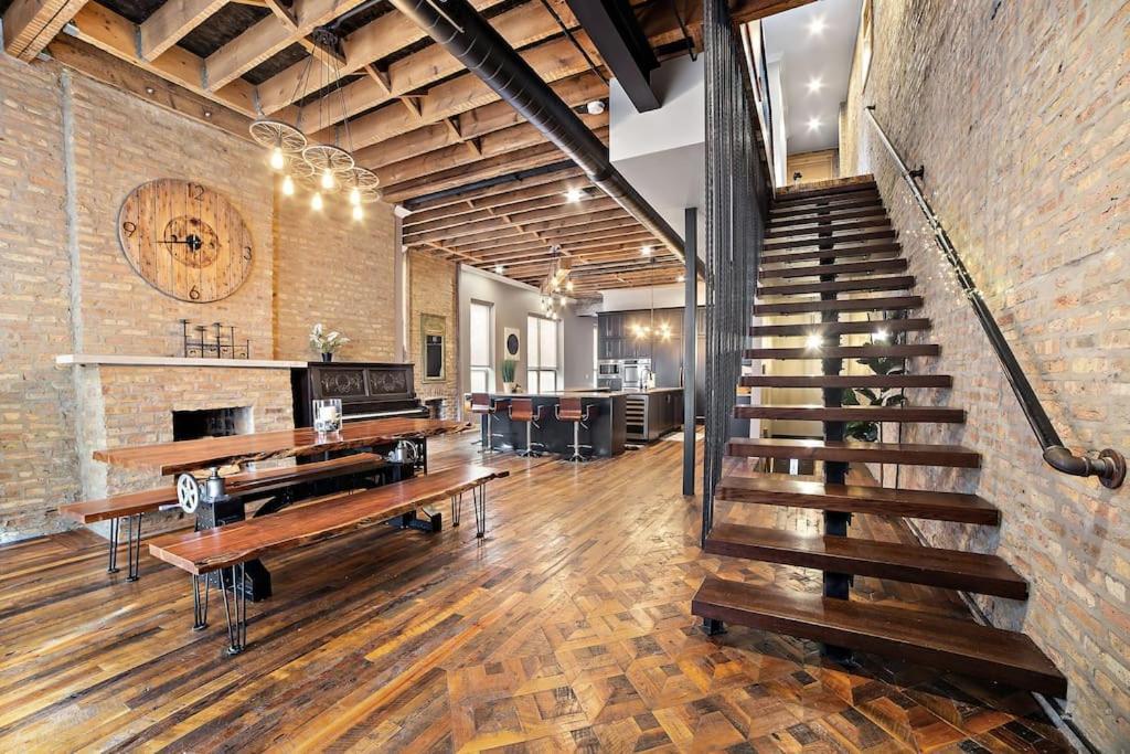 Вилла Chicago Mid-Century Gem Steps From United Center Экстерьер фото