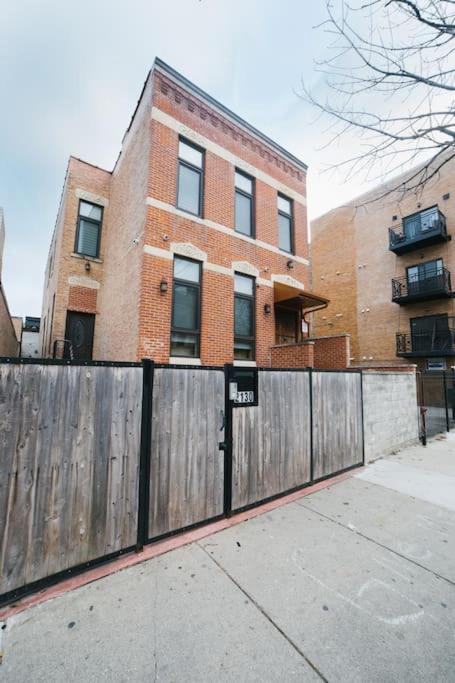 Вилла Chicago Mid-Century Gem Steps From United Center Экстерьер фото