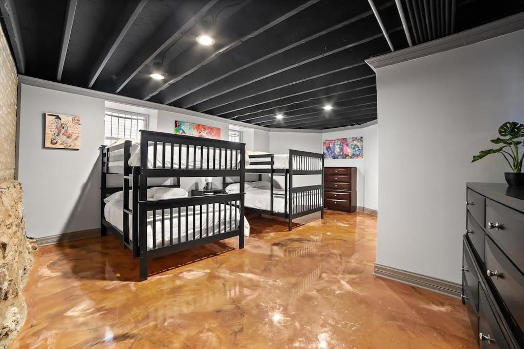 Вилла Chicago Mid-Century Gem Steps From United Center Экстерьер фото