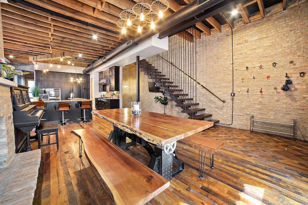Вилла Chicago Mid-Century Gem Steps From United Center Экстерьер фото